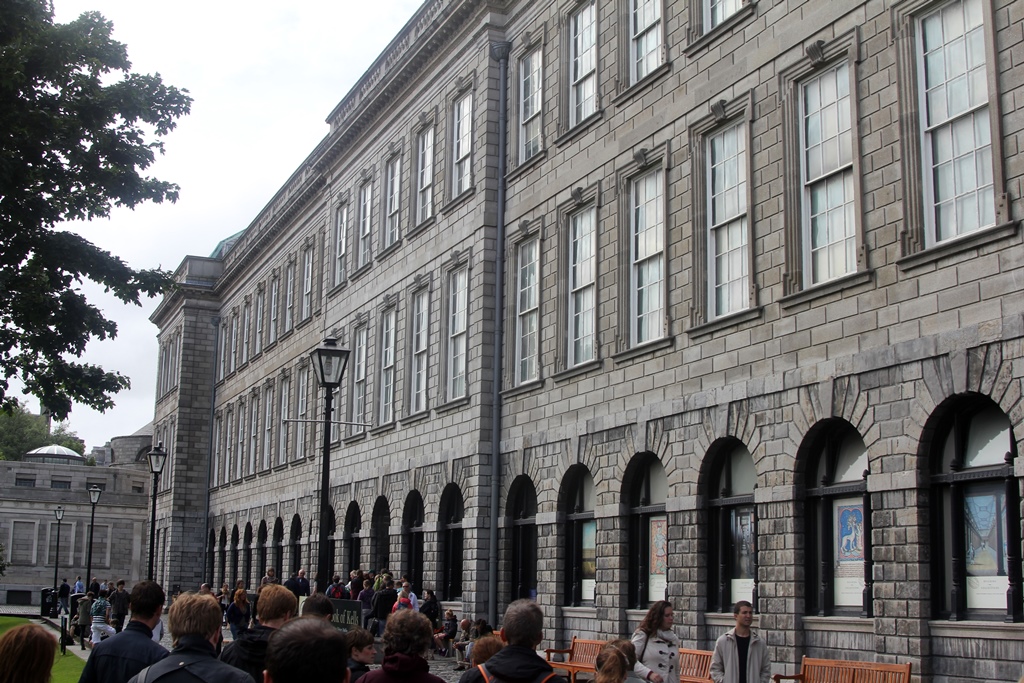 Old Library, Line for Book of Kells